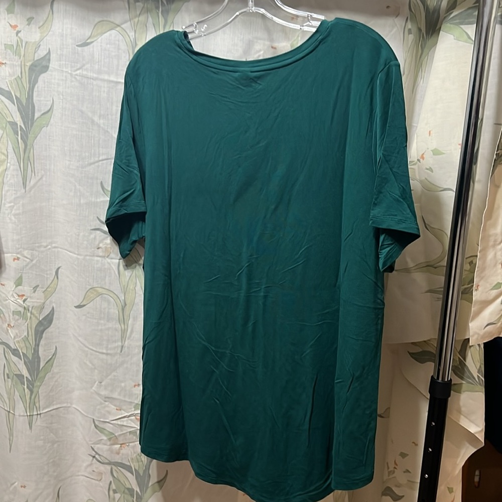 Green basic tee - Picture 3 of 3